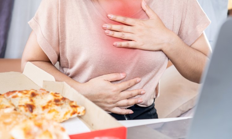 Triệu chứng điển hình của ợ nóng 1
