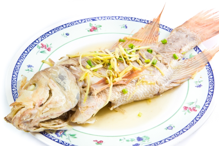 7. Cá chép hấp gừng 1