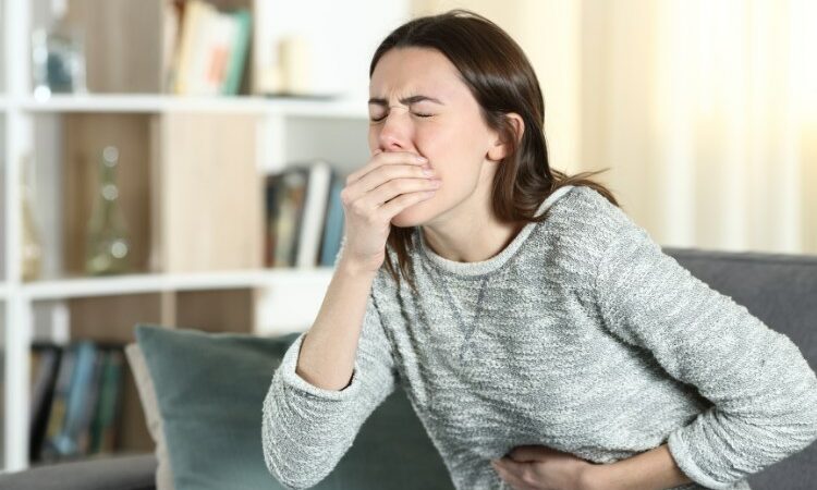 Làm gì khi bị ợ nóng nôn ra máu? 1